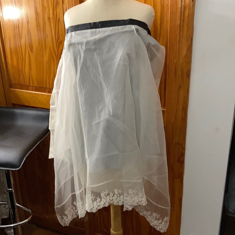 Gary Graham lace top